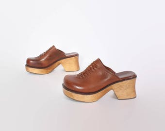 Vintage 90s Leather CLOGS / 1990s Brown Woven Closed Toe Chunky Platforms 8