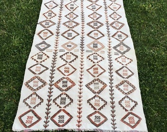 White Hand Embroidery Art Deco Kilim Rug,Boho Fashion Home Floor Cover Turkish Rug,Vintage Decor Tribal Anatolian Rug 3'8"x6'9"/113x226cm