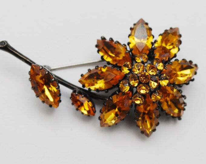 Flower Brooch - Yellow orange Rhinestone - Black Japaned setting - Signed Austria- Daisy Floral Pin