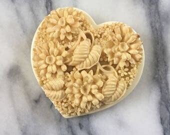 1930s Celluloid Floral Heart Mirror Compact