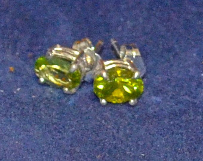 Peridot Earrings, 7x5mm Oval, Natural, Set in Sterling Silver E1033