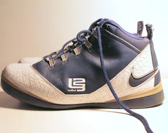 classic nike basketball shoes