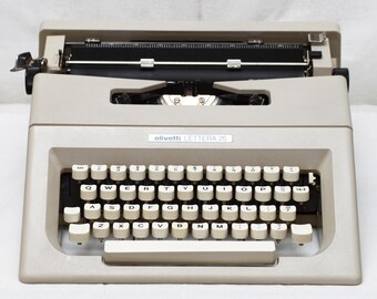 Vintage Olivetti Lettera 25 Manual Typewriter With Fresh New Ribbon 1970s