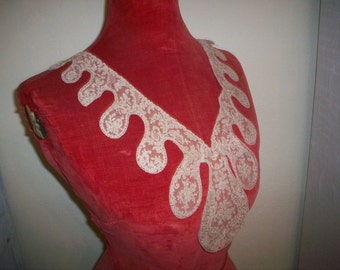 Antique lace collar of embroidered cotton netting 1920s