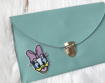 leather envelope clutch with patch / daisy