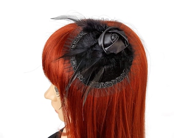 Gothic Fascinator with velvet and feathers