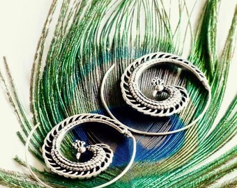 Boucles d' oreilles laiton argenté paon