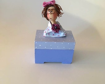 wood box ,lilac,purple,pink,rose,white,wood box ,bête en bois,coffre à bijoux,art doll,poupée d'art,treasure boxe,