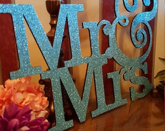 wood mr and mrs wedding sign wall decor , wedding signage , wedding photo prop , couples gift ideal , mr and mrs table sign , ceremony sign