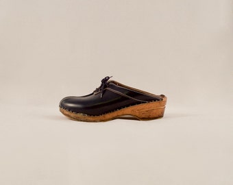 70s navy lace up clogs / wooden clogs / leather clogs / navy blue clogs / 70s clogs / swedish clogs / made in sweden / bohemian / platform