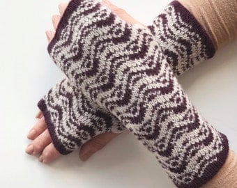 ladies knitted fingerless mitts, fingerless gloves, knitted arm warmers, wrist warmers, lambswool mittens, knitted lambswool wrist warmers