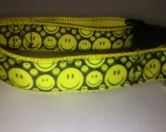 Adjustable smiley face dog collar
