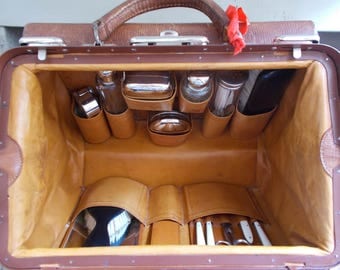 French Leather Gladstone/Doctors Bag Complete Accessories amazing condition leather int.ext. key, sturdy handle, bevelled mirror, bottles.