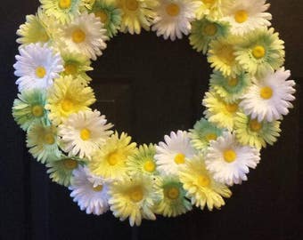 Daisy wreath / spring wreath / summer wreath / Easter wreath / door wreath / holiday wreath / front door wreath / daisy door wreath