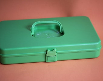 VINTAGE plastic lime green SEWING BOX with inside spool holders