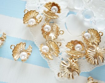5 pcs Double Shell with Pearl Charm (12mm13mm) AZ201