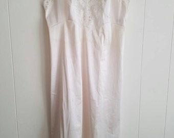Vintage Vanity Fair Slip White Slightly Off White With White Floral Lace 1960s Nylon Tricot Size 32 Made in the USA