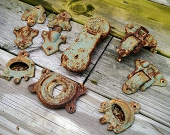 Vintage Steamer Trunk - Rustic Metal Hardware - Re-Purpose - Industrial - Steampunk