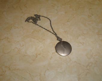 vintage necklace silvertone chain locket etched