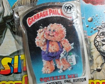Unopened 1986 Garbage Pail Kids SQUEEZE ME button