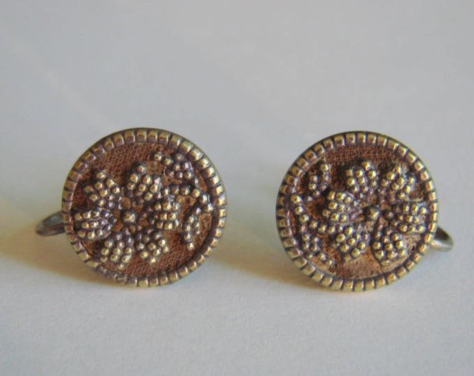 Victorian Floral Button Earrings / Gold Plated Granulation Tops / Sterling Screw Backs / Antique / Vintage Jewelry