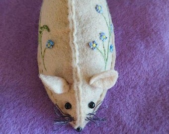 Daisy, the Embroidered pin cushion mouse
