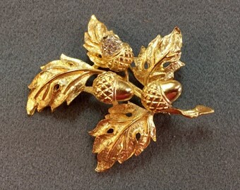 Large Goldtone Leaf Brooch with Trembler Acorns. Free shipping