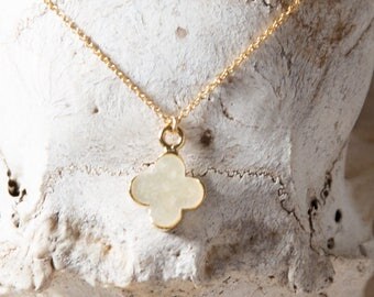 Clover Shell Necklace/Clover Necklace/Mother of pearl clover Necklace/Shell Necklace/Paua Shell Clover Necklace