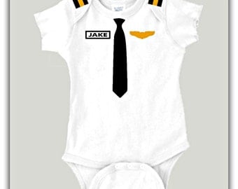 Personalized Baby Pilot Costume, Personalized Baby Gift, Aviation Baby Shower Gift, Airplane Theme Party, Aviator Baby Bodysuit, PLT1, SS