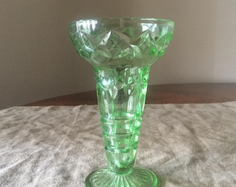 Fabulous VINTAGE green depression glass vase. My vintage home / vintage decor.