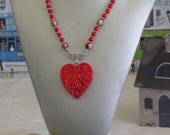 Ravissant collier pendentif perles en verre et cloisonné, pendentif céramique "Un Coeur rouge"