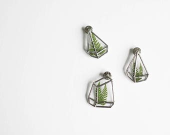 Terrarium brooch . Terrarium pin. Pressed flower brooch. Botanical brooch. Minimalist brooch. Terrarium plant pin