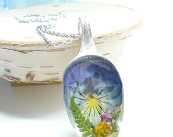 Spoon Pendant, Resin jewelry, Pansy in Resin, Vintage Spoon, Upcycled Necklace, Gift for Gardeners, Preserved Botanicals, Queen Annes Lace