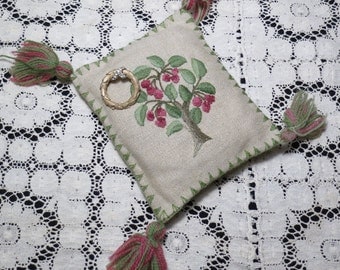 Elegant Vintage Linen Crewel Embroidered Pin Cushion