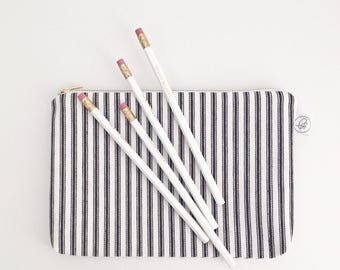 STRIPED POUCH / clutch bag, make-up bag, pencil case / cotton black and white / 6.5"x9" / gold zip / la petite boite / handmade in quebec
