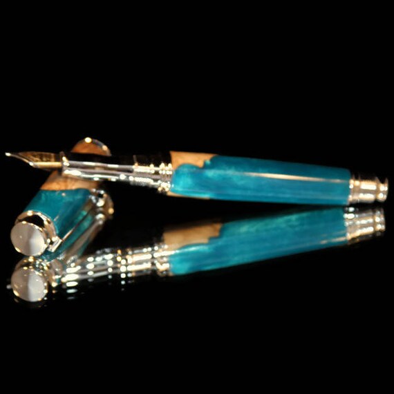 Handmade Wood and Acrylic Luxury Fountain Pen. Ideal Birthday Gift for