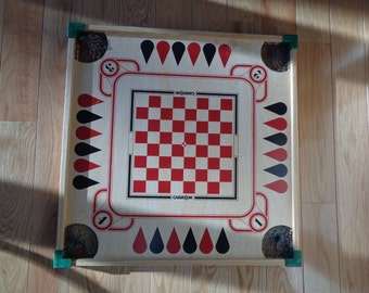 Vintage Wooden Board Game With Many Vinyl Plastic Pieces To Play Games In Condition Vintage Wooden Board Game With Many Vinyl Plastic Pieces To Play Games In Condition