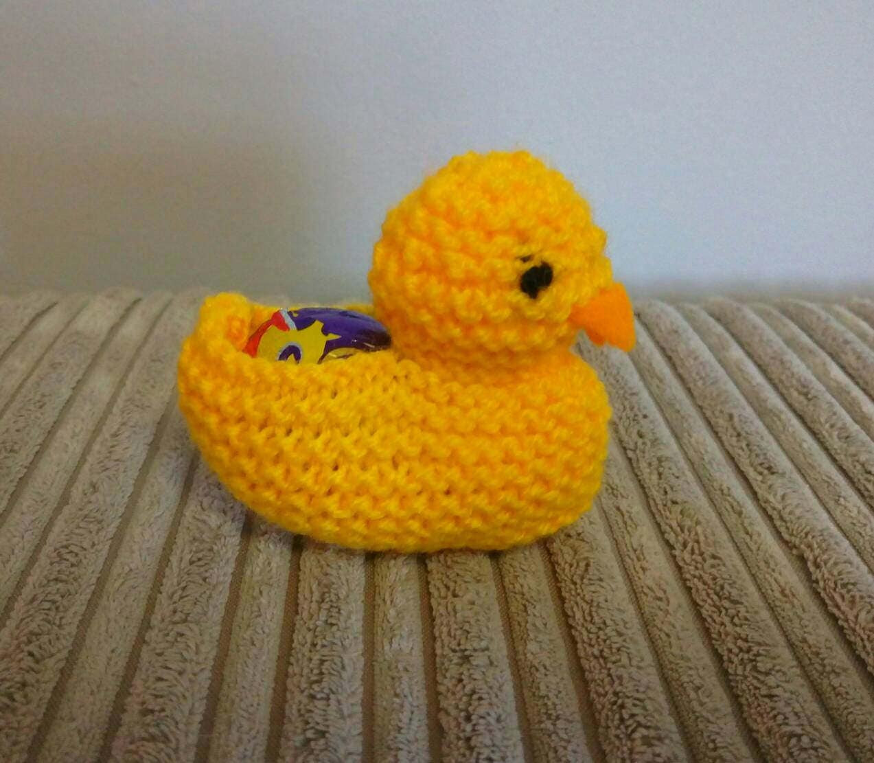 Knitted chick creme egg holder knitted decoration Easter