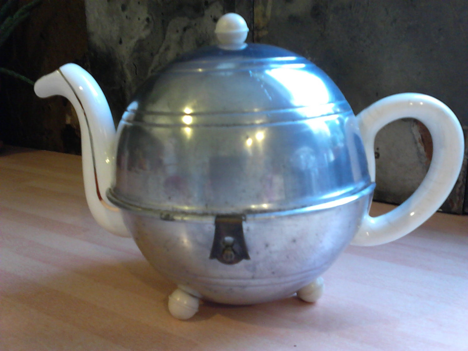 Unusual Vintage Insulated Teapot Nevva Cold Brand