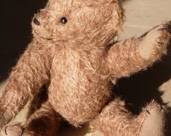 Ours en peluche en costume vintage – Brin d'ambiance