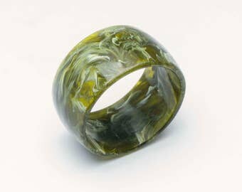 Vintage acrylic jade bangle, jade green bangle, vintage bangle, vintage green bangle, vintage jewellery, retro bangle,vintage jewelry
