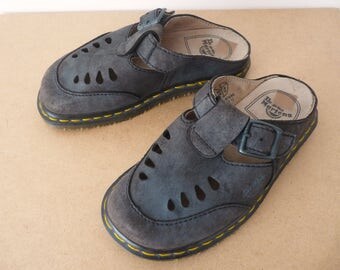 Vintage Dr Martens mules, nubuck slippers, 90's navy summer shoes, blue vintage Dr Martens, blue nubuck mules, blue nubuck slippers