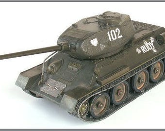 Russian Tank T-34 Scale model in 1/35 Soviet tank