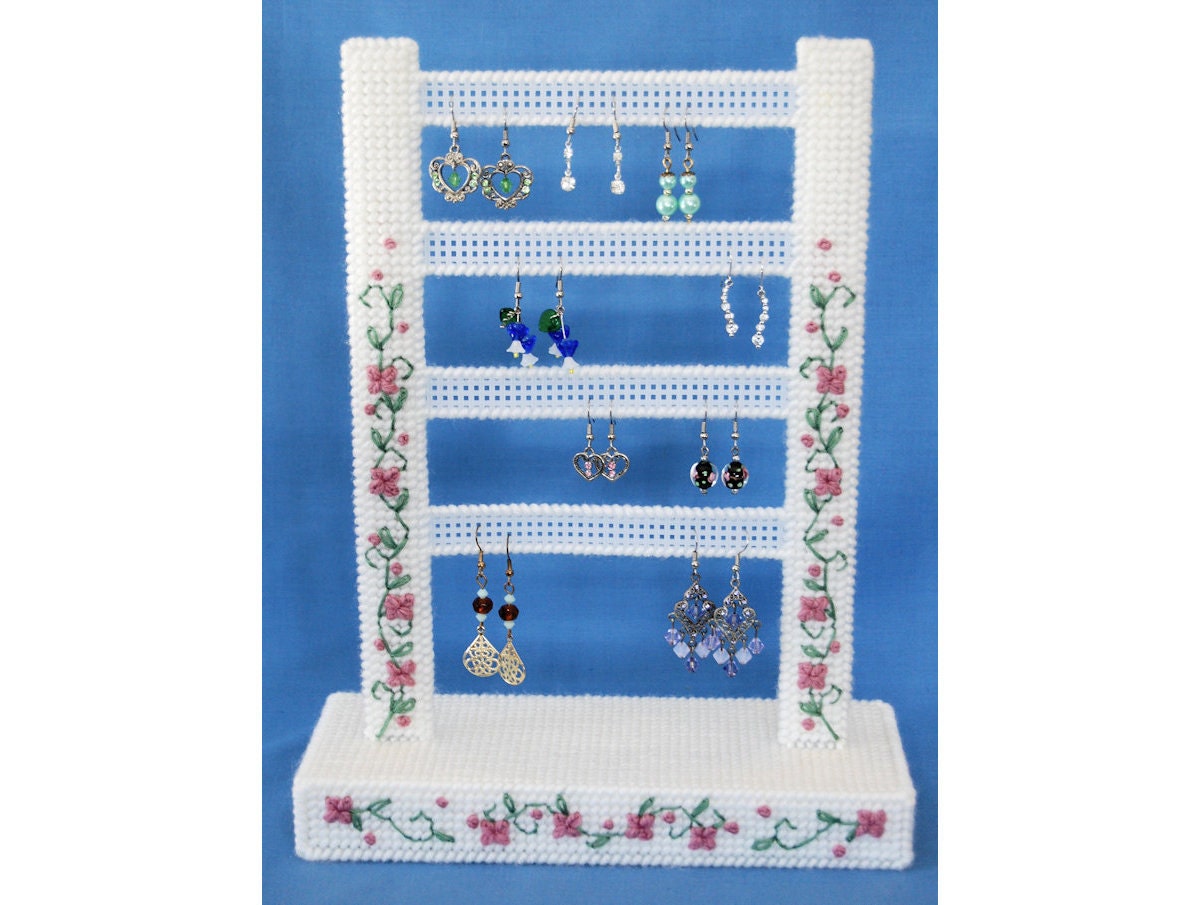 PATTERN Posy Earring Holder in Plastic Canvas
