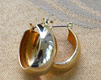 Gold tone Hoop Pierced Earrings, Vintage (N3)