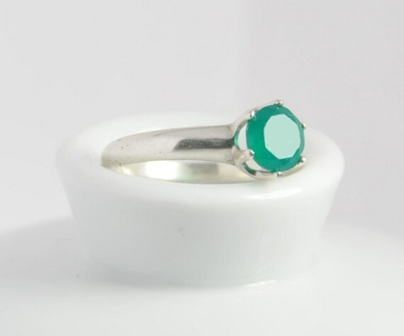 Green onyx ring US size 6 with sterilng silver and 6mm round