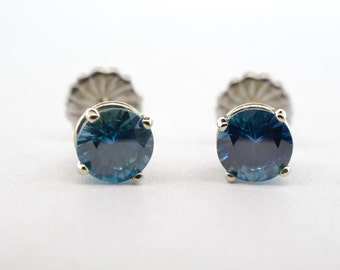 Vintage 14k White Gold 2.50ctw Blue Zircon Stud Earrings