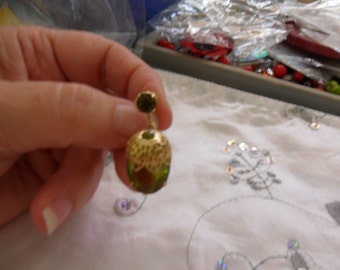 Authentic Vintage signed Sarah Cov Sarah Coventry Green and Gold Clip On Earrings, FREE POSTAGE