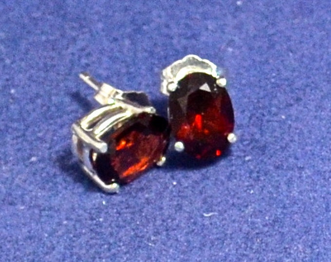 Red Garnet Studs, 7x5mm Oval, Natural, Set in Sterling Silver E993