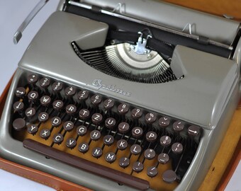 1959 Optima P1 Portable Typewriter, Typewriter with Case, Working Typewriter, Vintage Typewriter, Manual Typewriter, Modernist